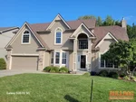 home-inspector-kansas-city-mo-1416-ne-79th-st-64118-39.23724580N-94.56183810W-bulldog-home-inspections-20251002_101945 Exterior of 29-year-old 2-story home in Ridgefield subdivision of Kansas City, MO — 64118 (39.2372N, 94.5618W)