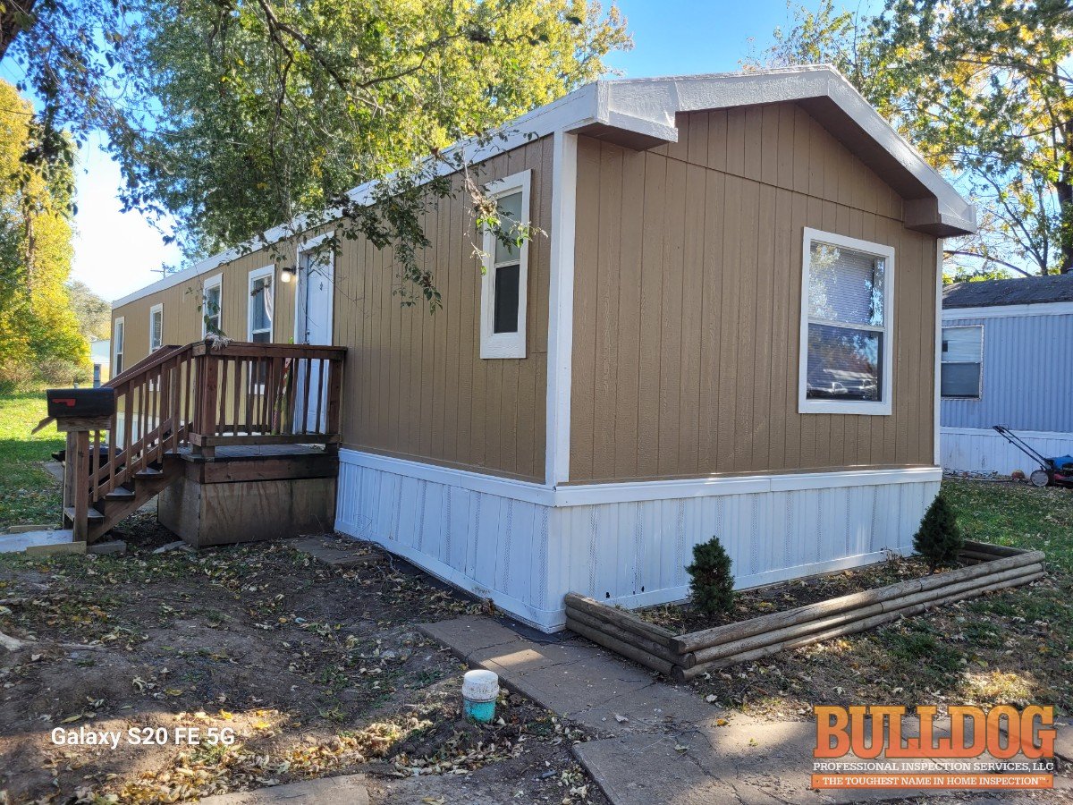 Exterior of 27-year-old manufactured home in Springdale Lake subdivision of Belton, MO — 64012 (38.8224N, 94.5069W)