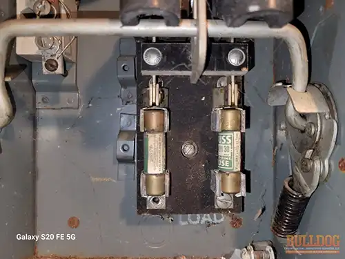 plug-fuses-st-joseph-mo-2908-charles-st-64501-39.76490330N-94.82162770W-bulldog-home-inspections-20251217_131127 Snap-in plug fuses in panel - Brookdale Addition, St. Joseph, MO - December 2025 - 105-year-old bungalow