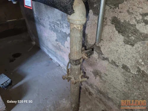 galvanized-plumbing-supply-independence-mo-1118-e-frederick-st-64050-39.09985470N-94.40040750W-bulldog-home-inspections-20260112_121319 Galvanized plumbing supply line in South Orchard Home subdivision of Independence, MO — 64050 (39.09985470N, 94.40040750W)