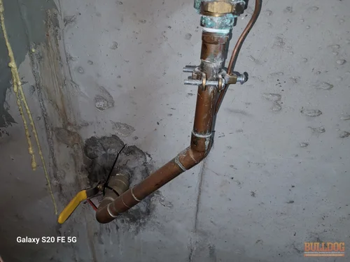 Image of ground wire on house side of water main in Lacy Estates, Belton, MO. 64012